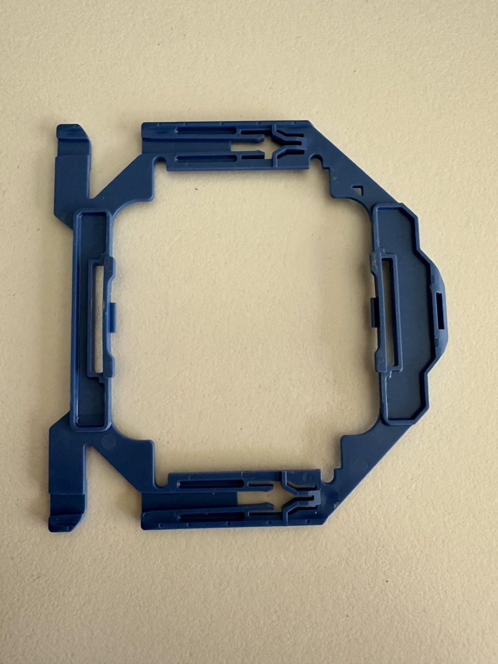 Hewlett Packard Server: HP Xeon E5-26xxV3 CPU Cage Clip Halterung – Usato da Münsingen venduto da Hanibal26