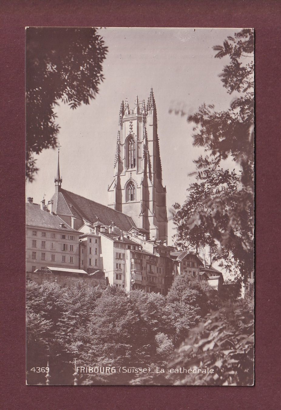 Cartoline postali: FRIBOURG - Cathédrale – Usato da Pully venduto da nicecards