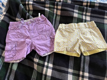 2 x süße Shorts, Größe 86