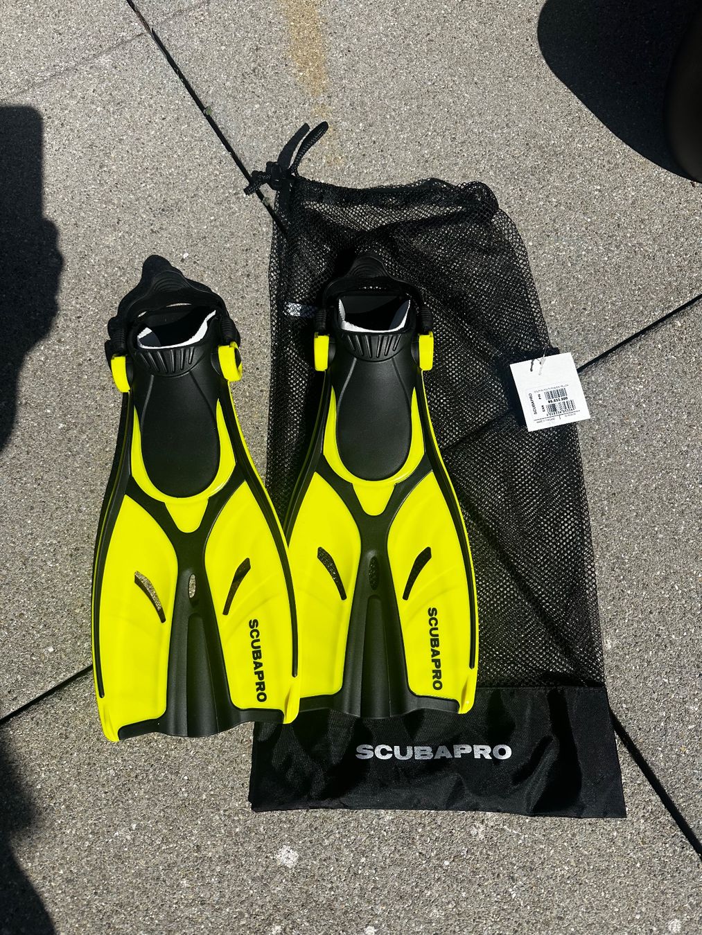 Scubapro Pinne, Maschere & Boccagli: SCUBAPRO Dolphin Flosse, Gr. 27-31 – Nuovo e nell'imballaggio originale da Neuenhof venduto da Galileo28