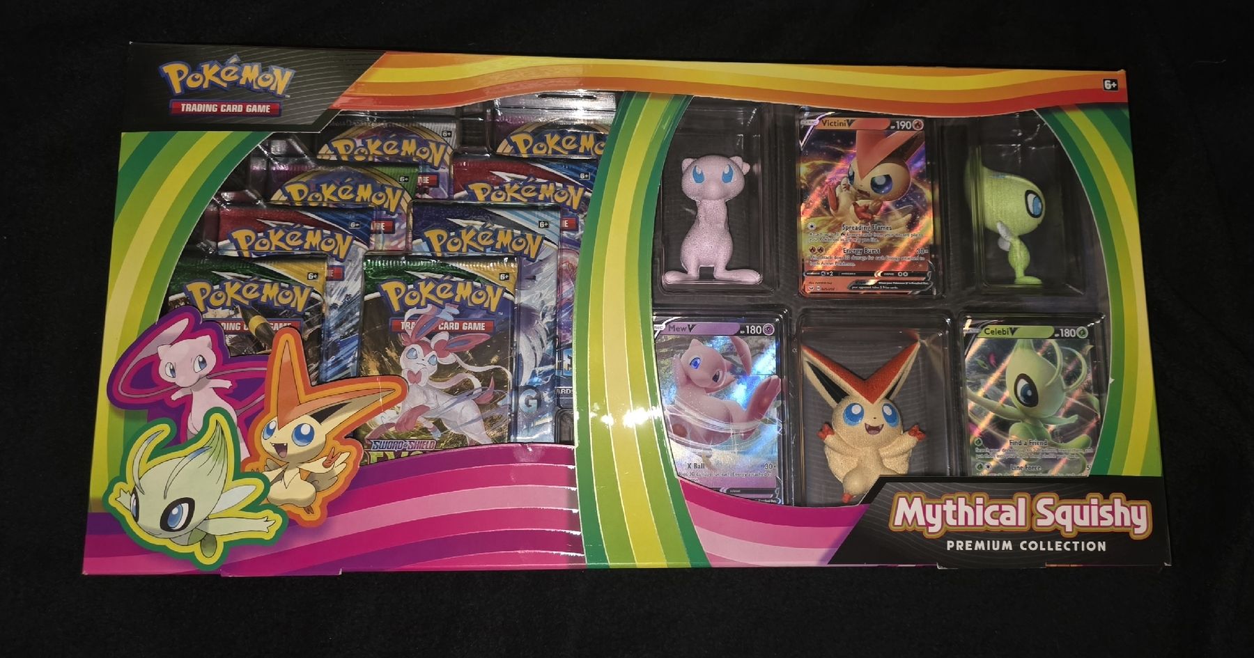 Pokémon Carte collezionabili: Pokemon TCG Mythical Squishy Premium Collection Display Box – Nuovo e nell'imballaggio originale da Montreux venduto da str_bxg5