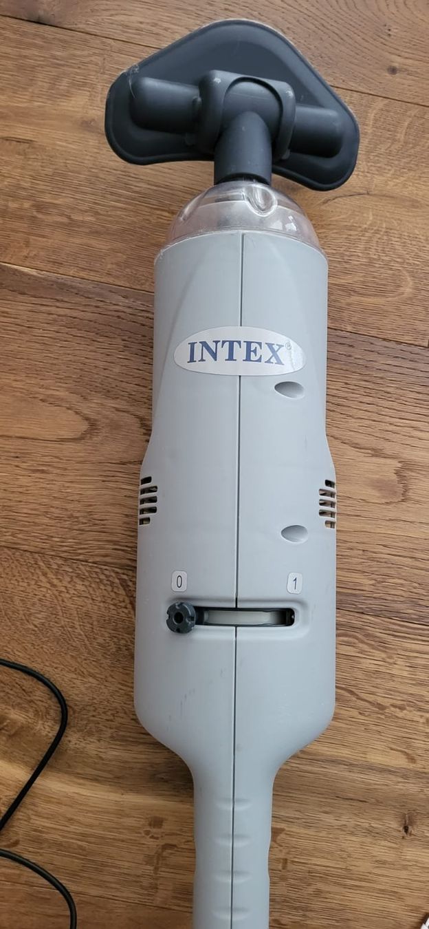 Intex Accessori per Piscine: INTEX akkubetriebener Poolsauger – Usato da Horgen venduto da Sonya2 1