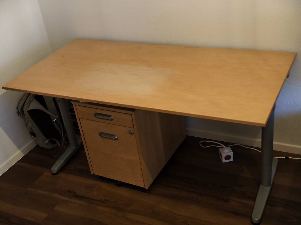 Schreibtische: Schreibtisch – Gebraucht aus Zürich von Silvan.A