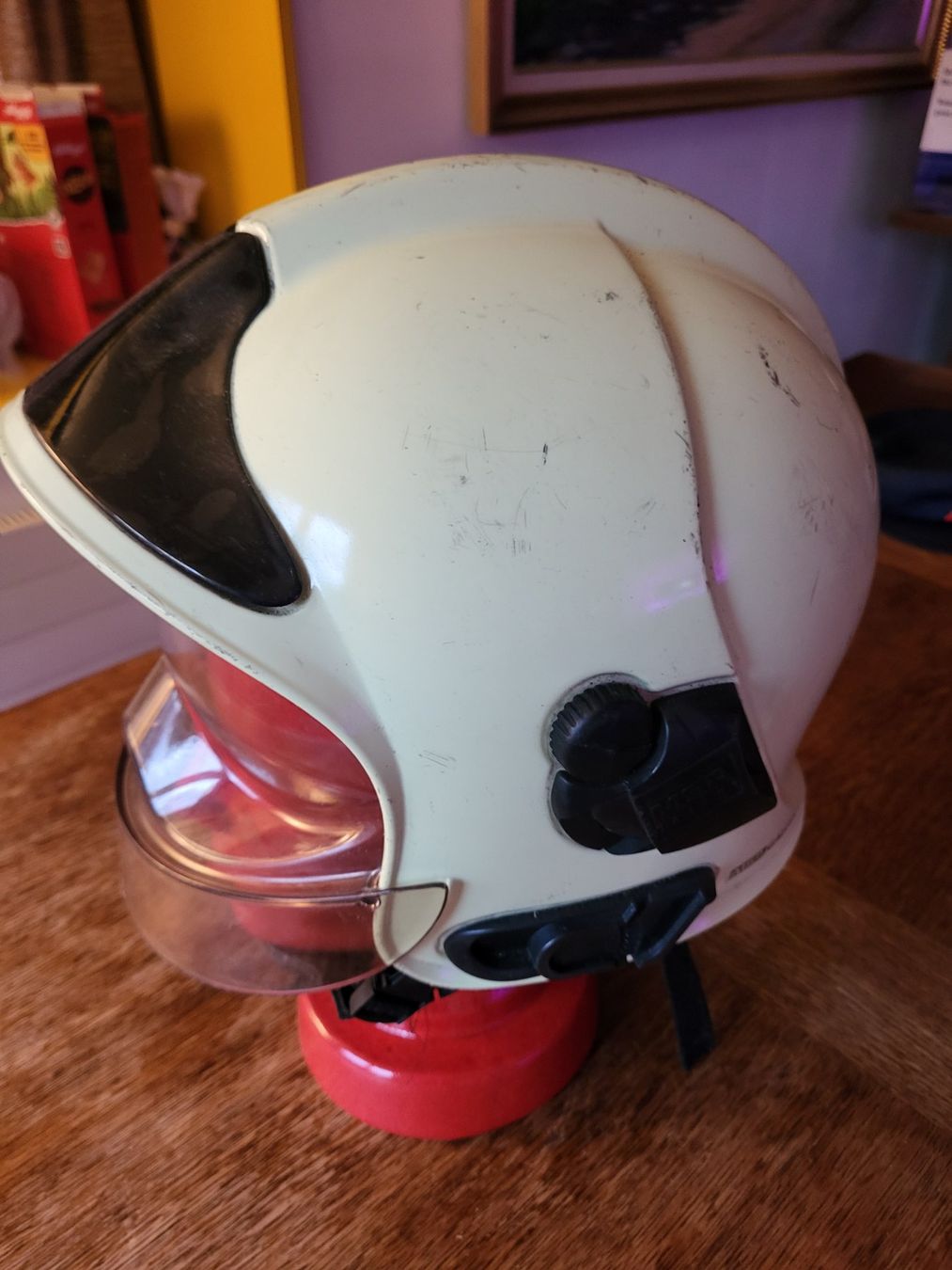 Pompieri: Feuerwehrhelm flureszierend – Usato da Turbenthal venduto da kai_6277 2