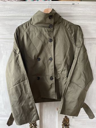 Olive Grüne Übergangsjacke, Kurzmantel im Military Style