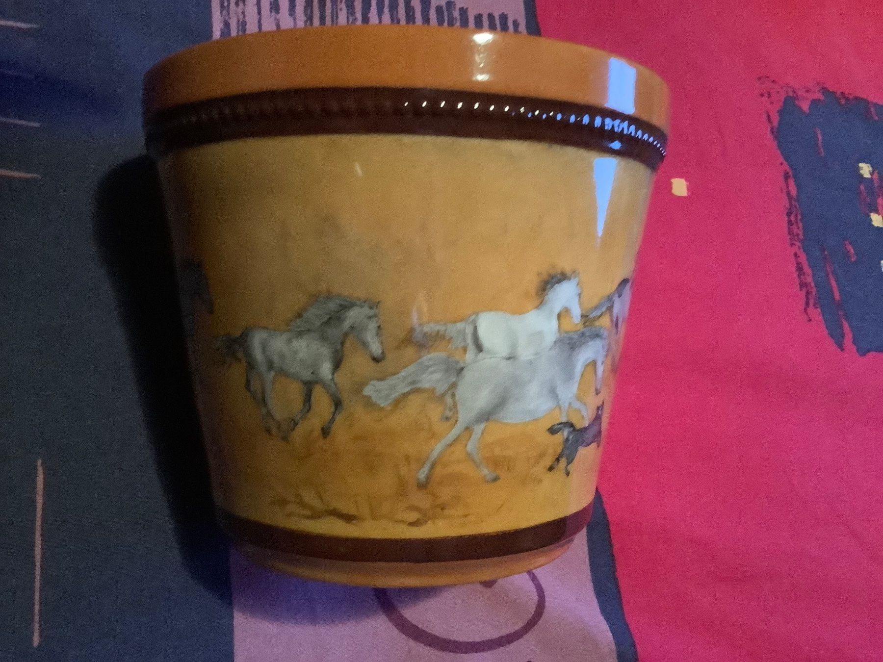 Tutte le decorazioni: CACHE-POT - Motif « chevaux « - Non ébréché – Usato da Le Lignon venduto da Gwen77 3