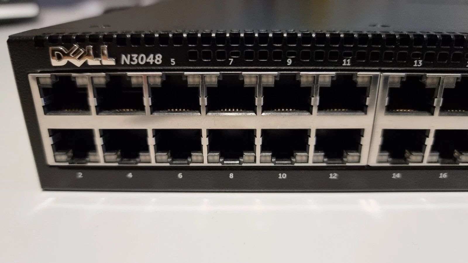 Dell Hub & Switch: Dell EMC PowerSwitch N3048 – Usato da Matran venduto da bcnet_ch 2