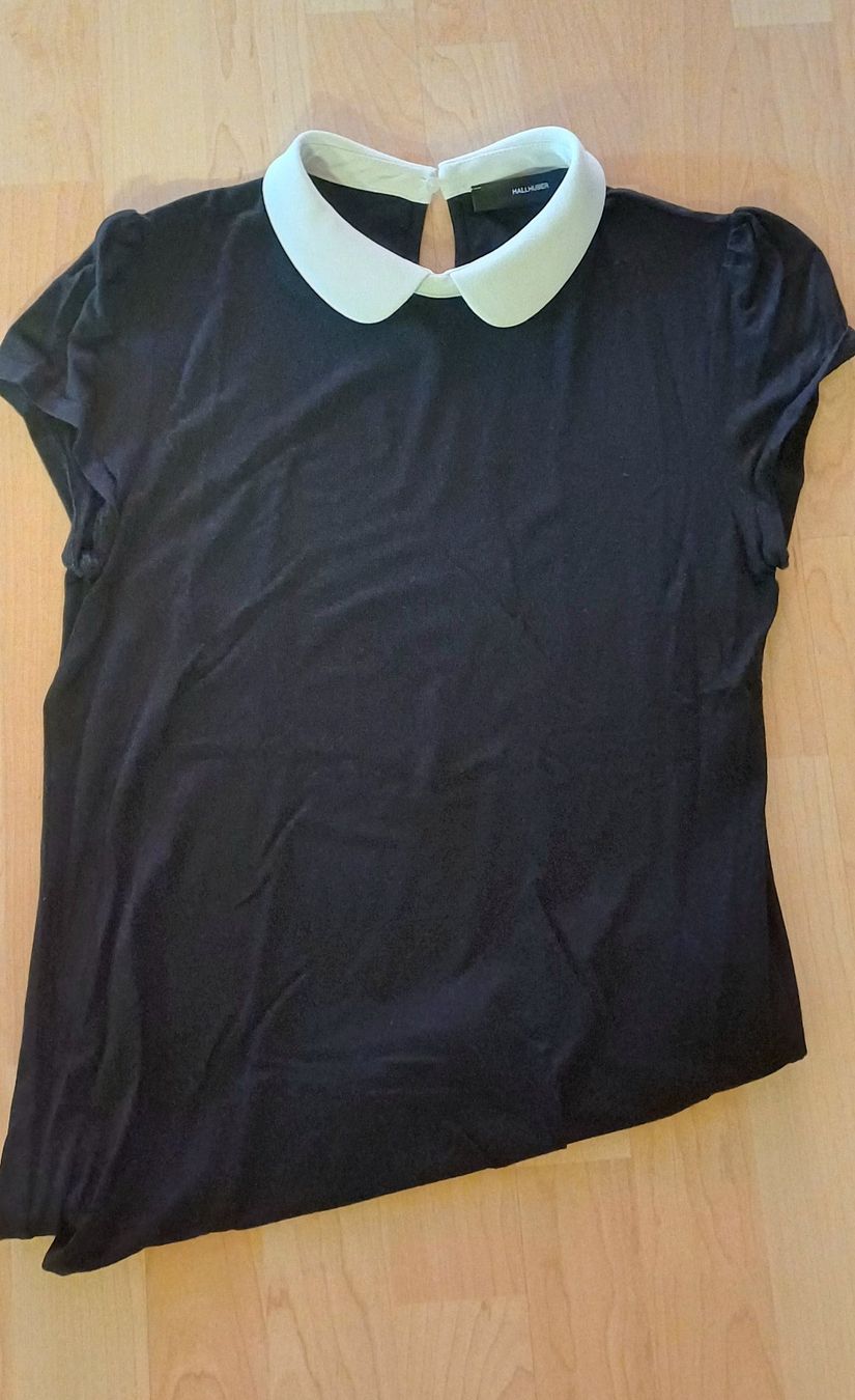 T-shirt: Shirt mit weissem Kragen – Usato da Oberbipp venduto da sina666