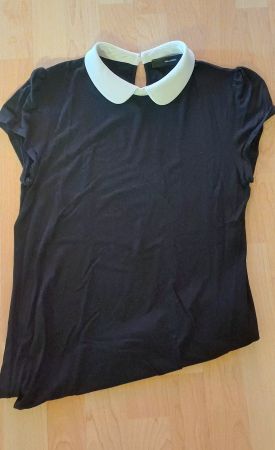 Shirt mit weissem Kragen