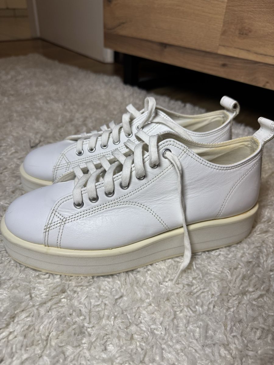 Comme Des Garcons Scarpe da donna: Comme des Garçons White Sneakers Size 39 – Usato da Melide venduto da Risseiler 2