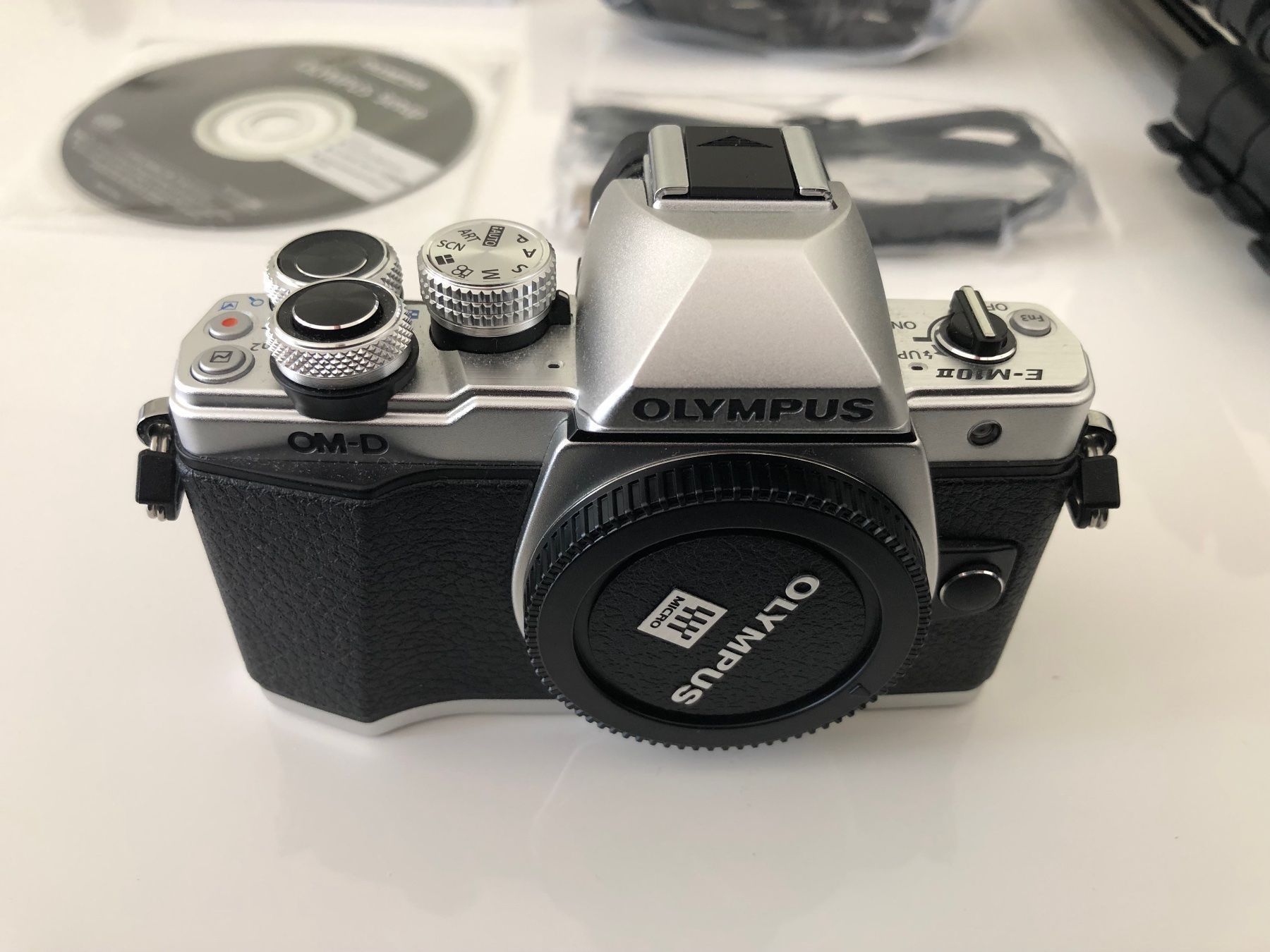 Olympus Fotocamera: Neuwertige OLYMPUS OM-D E-10II Retro Look Systemkamera – Nuovo (secondo la descrizione) da Mülenen venduto da CreativeSolutions 1