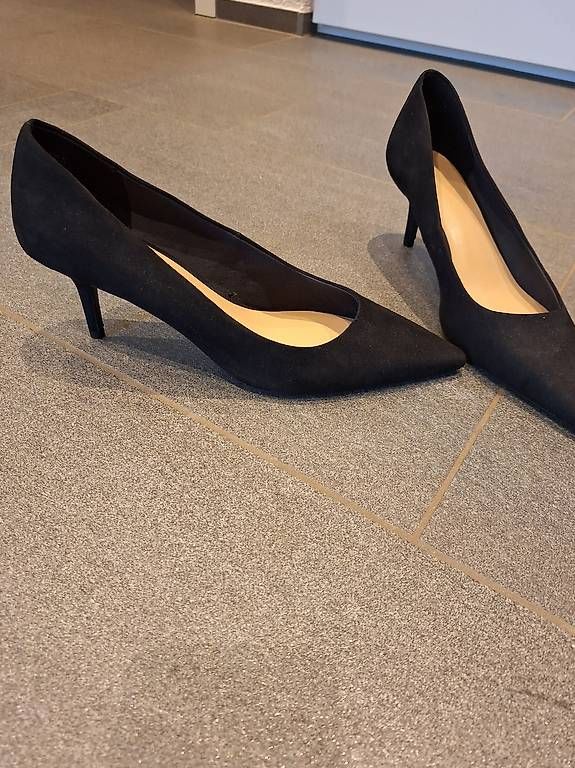 Scarpe da donna: Schuhe mit Absatz – Usato da Kaltbrunn venduto da Jasi.2018