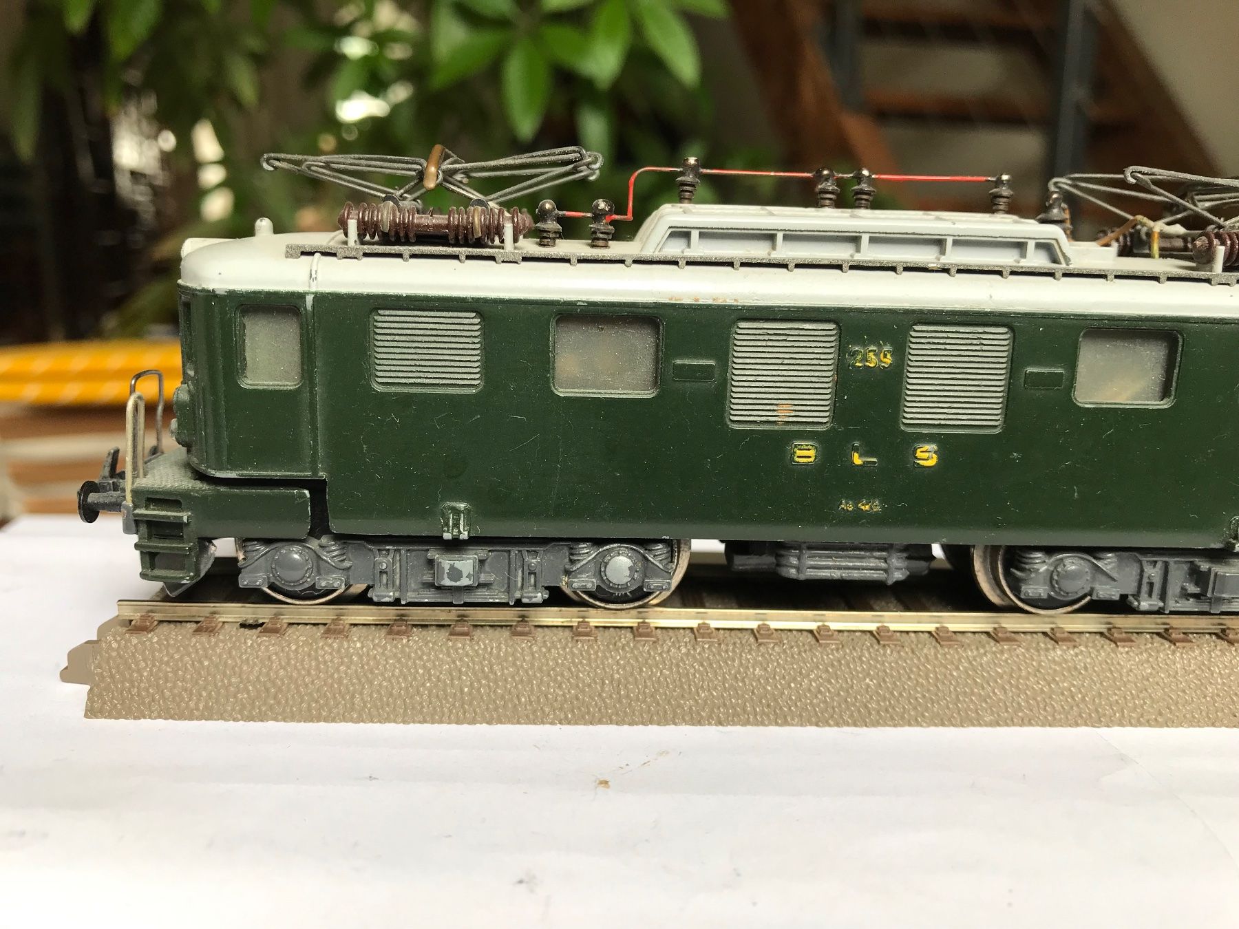 Trix Modellini di ferrovie: trix express Ae 4/4 der BLS dunkelgrün – Usato da liestal venduto da makai05 1