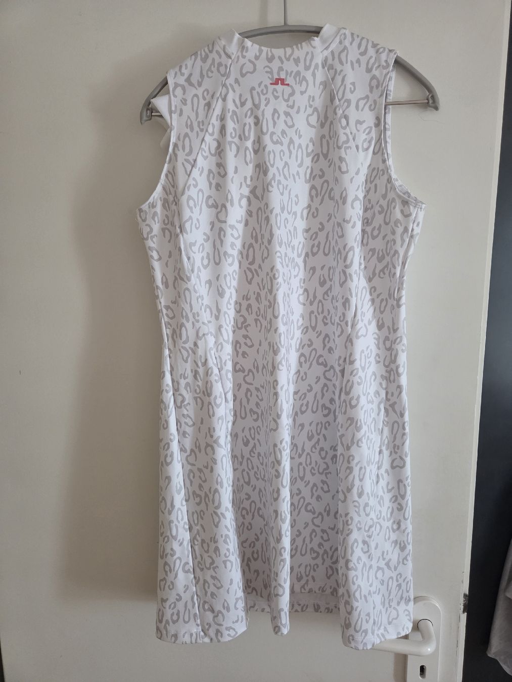 Lindeberg Vestiti: Damenkleid Golf Leomuster weiss Grösse M – Usato da Brugg AG venduto da EstherH04