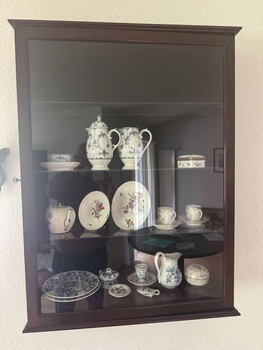 Vetrine: Holz Vitrine, furniert  – Usato da Langnau am Albis venduto da pla_2vk5 2
