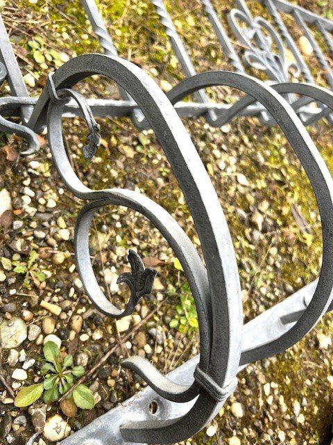 Gitter & Roste: Fenstergitter  mit Blumenauswuchtung – Gebraucht aus Riedtwil von wiederverwendung 3