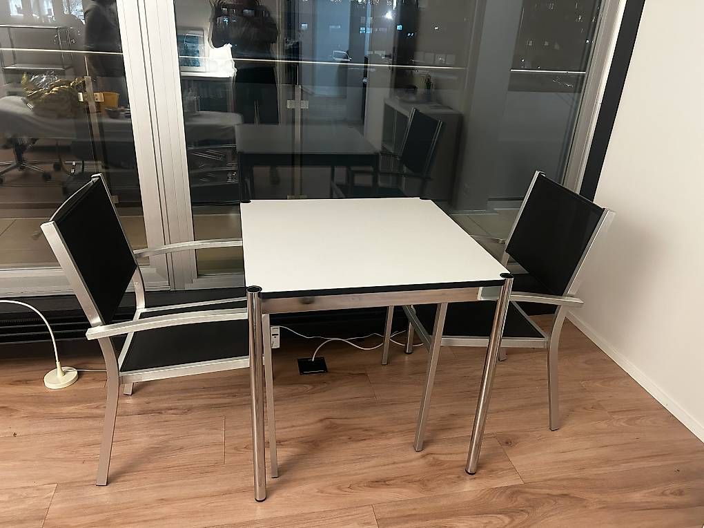 USM Scrivanie: Bureau USM Haller 75x75cm – Usato da Chavannes De Bogis venduto da gui_yy5q