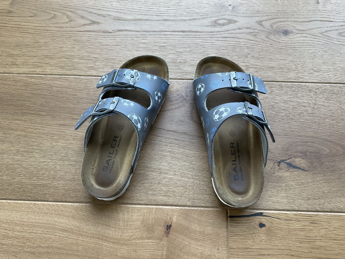 Scarpe per ragazzi: Sandalen, Gr. 32, Fussball Design – Usato da Weinfelden venduto da fse_9bk7 2