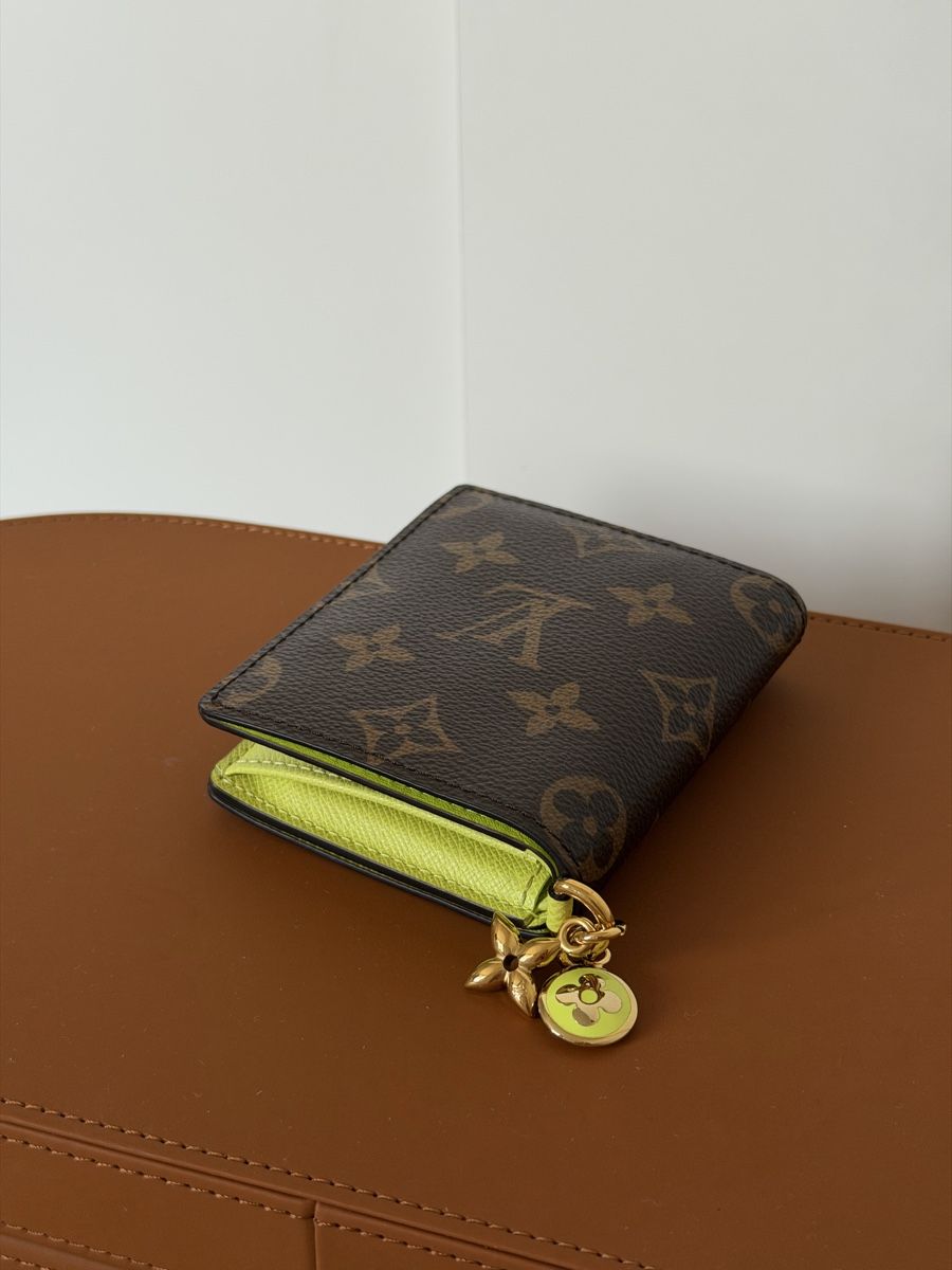 Portefeuilles: Geldbörse Monogram Canvas super Zustand – Neuf (Voir description) à Jona par biy_f8qm