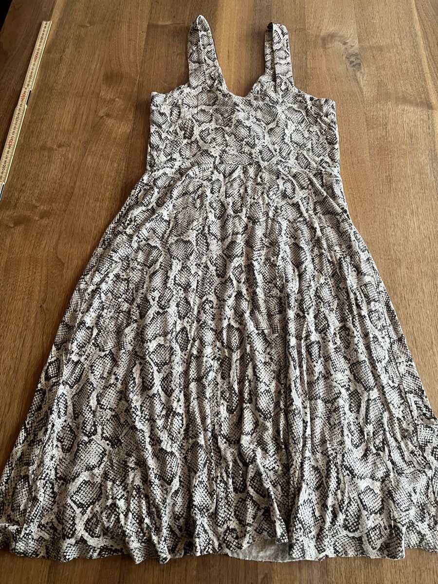 Vestiti: Kleid Velvet ca Gr 36 – Usato da Aarberg venduto da Jakaro 4