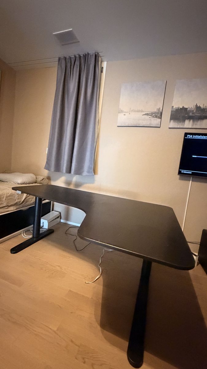 Ikea Schreibtische: Elektrischer Tisch – Gebraucht aus Schaffhausen von Keanu__I