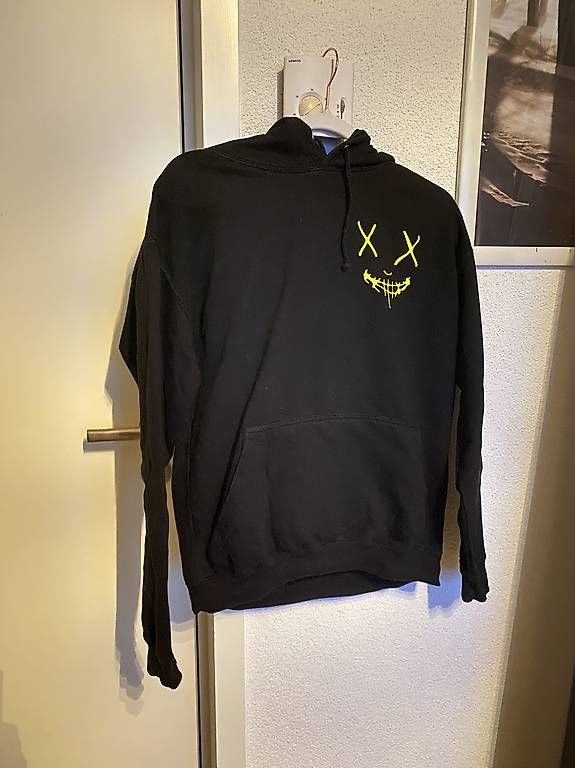 Pullover & Sweatshirts: Pullover Smiley  – Gebraucht aus Gisikon von Jen_03