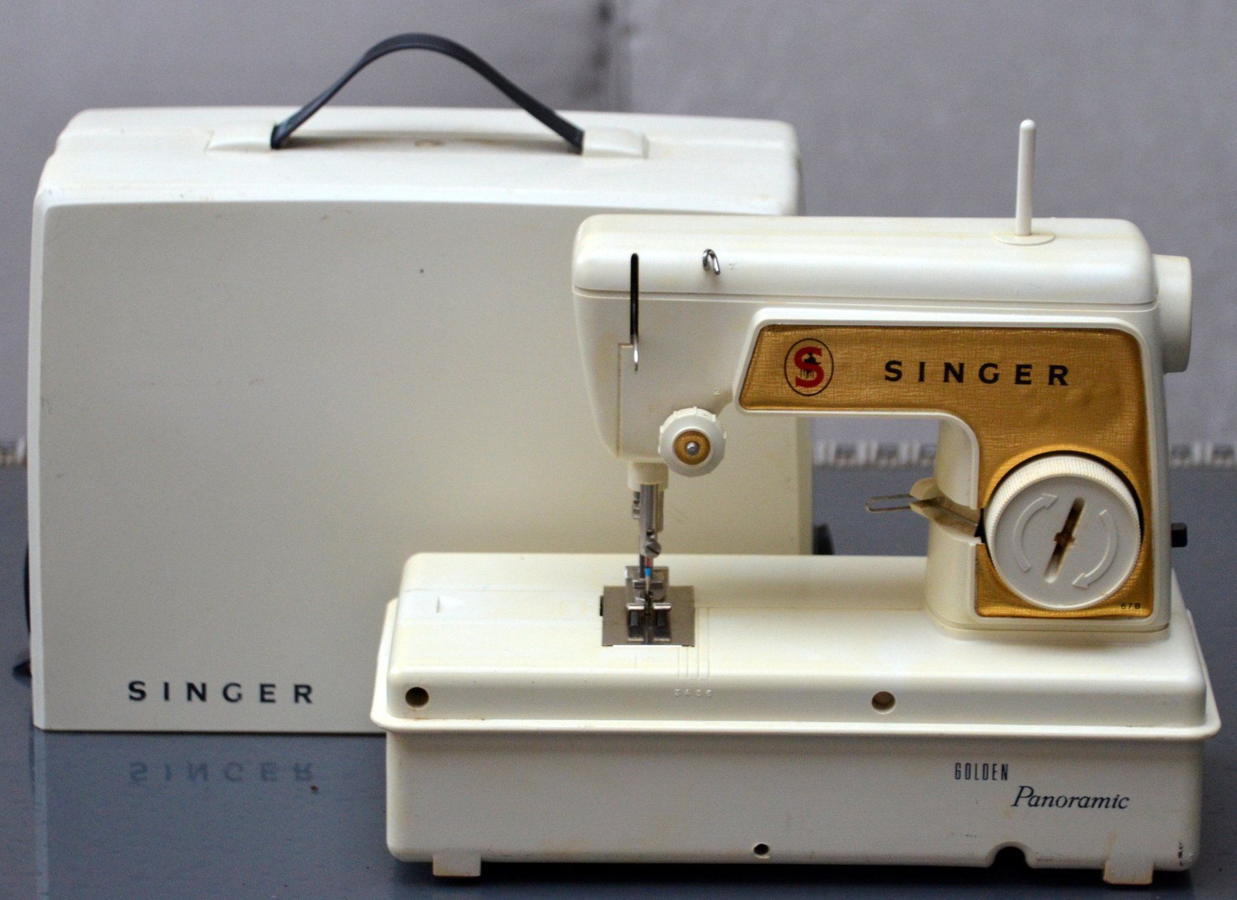 Singer Macchine da cucire: Singer Golden Panoramic  Kindernähmaschine machine à coudre – Usato da Collonges venduto da arashee