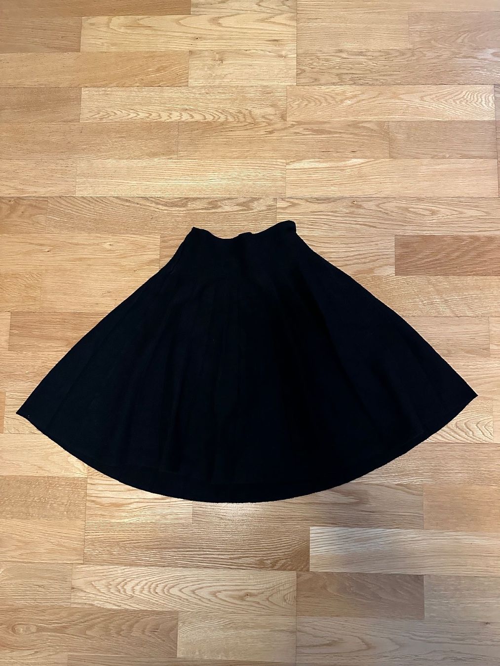 Gonne: Black Skirt – Nuovo (secondo la descrizione) da Richterswil venduto da Misterwine