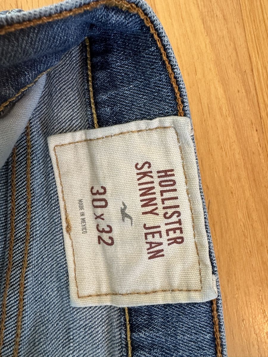 Hollister Jeans: Hollister Jeans – Nuovo (secondo la descrizione) da Einsiedeln venduto da pet_5mzs 1