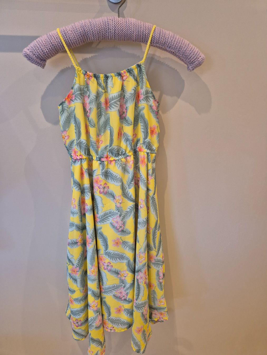 H&M Kleider & Röcke: Sommerkleid, gelb mit Blumenmuster, Grösse 140 – Gebraucht aus Dietikon von grafad