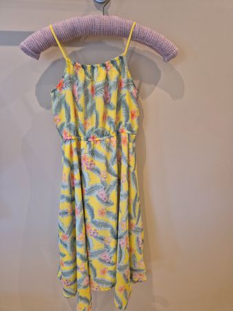 Sommerkleid, gelb mit Blumenmuster, Grösse 140