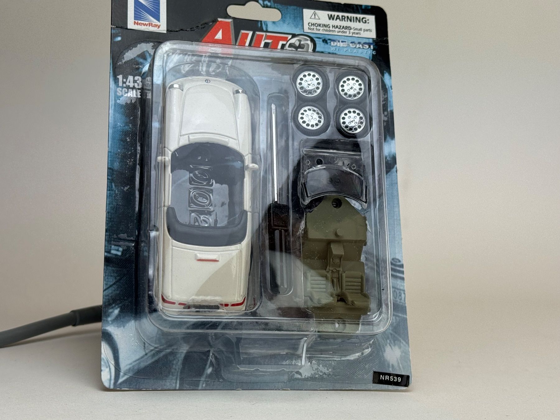 Mercedes-Benz Modellini d'auto: CH- New Ray Auto Modell Kit Alfa Romeo Spider – Usato da Elm venduto da Wikmtz