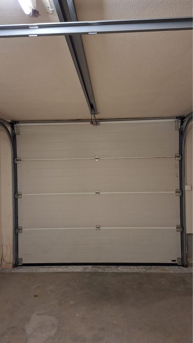 Altro Materiale elettrico: Garagentor elektrisch (Aluminium) – Usato da Chur venduto da Kalafi 1