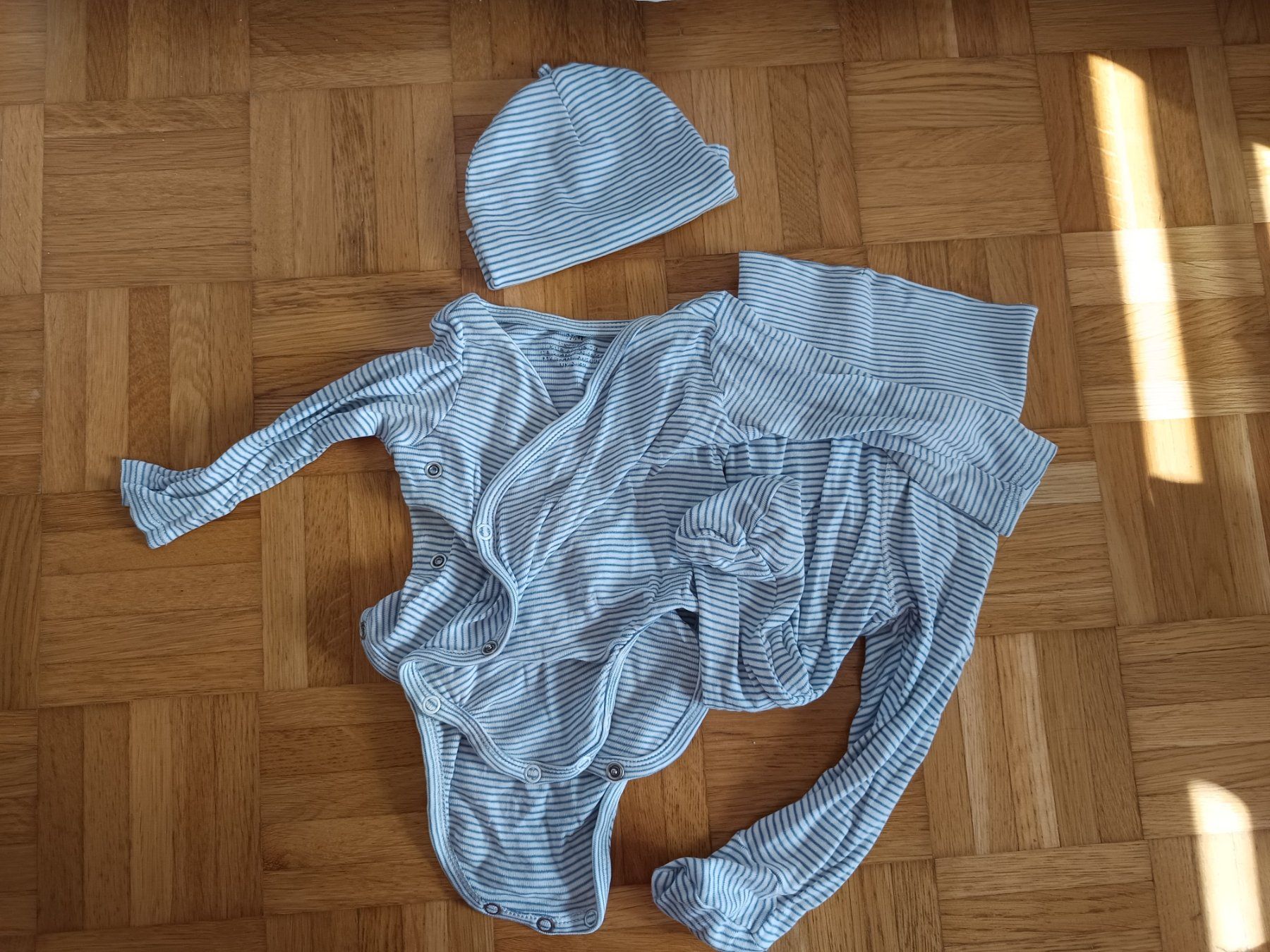 H&M Lotti & Set di vestiti: Baby Outfit H&M Gr. 62 – Usato da Gattikon venduto da Nesy8930
