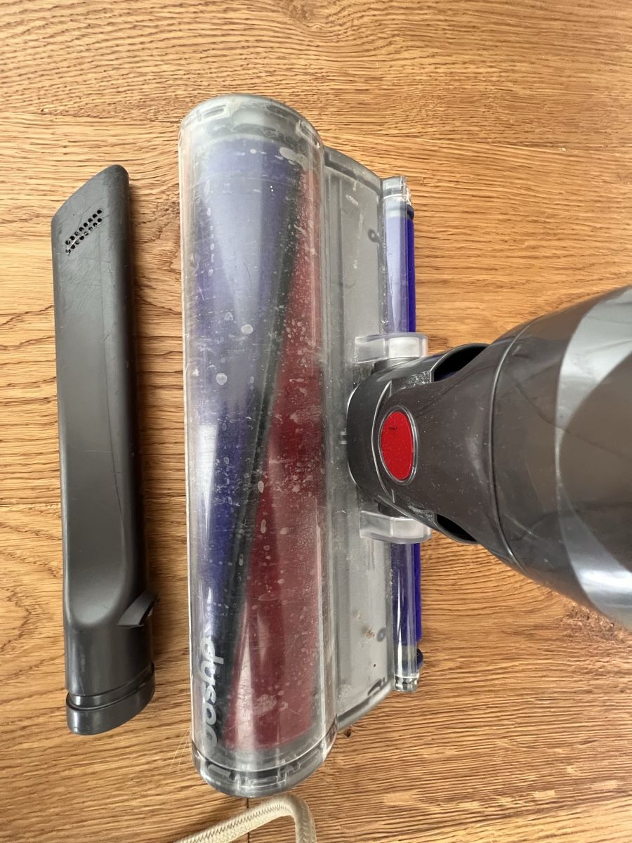 Dyson Aspirateurs & Accessoires: Dyson v6 fluffy teilweise defekt – Défectueux à Baar par kuettelf 3