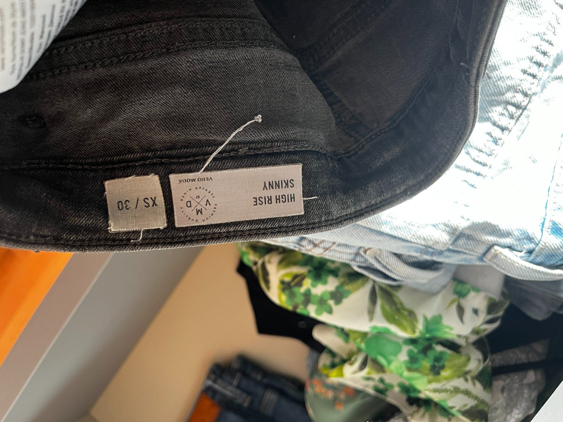 Jeans: Schwarze Skinny-Jeans – Usato da Seuzach venduto da anina.k 2