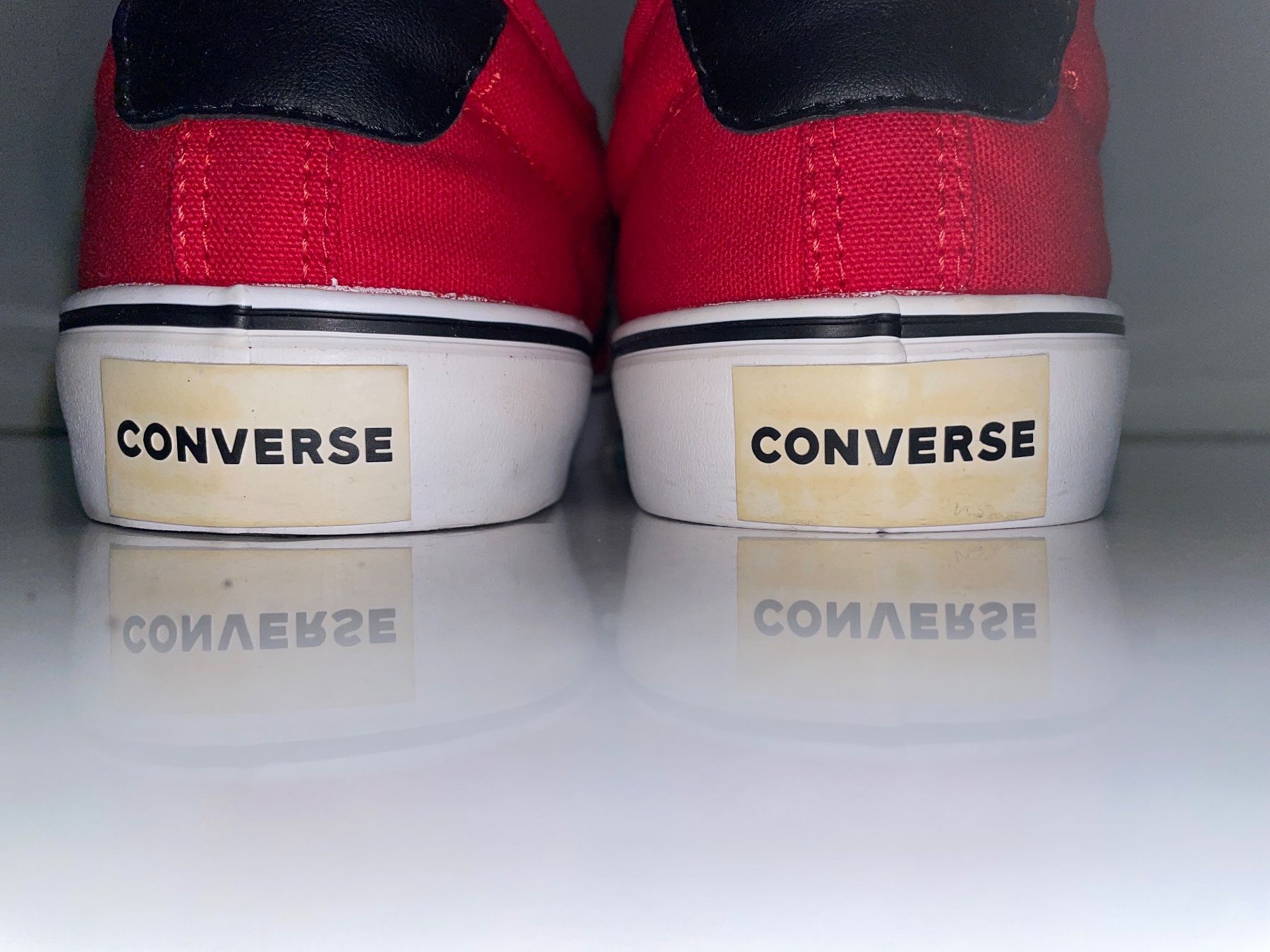 Converse Scarpe da uomo: NEUE, UNGETRAGENE rote Converse in Grösse 42.5 – Nuovo (secondo la descrizione) da Wolfhausen venduto da Mawere 2