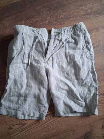 Leichte Sommer-Shorts mit Streifenmuster in Grösse M  neu