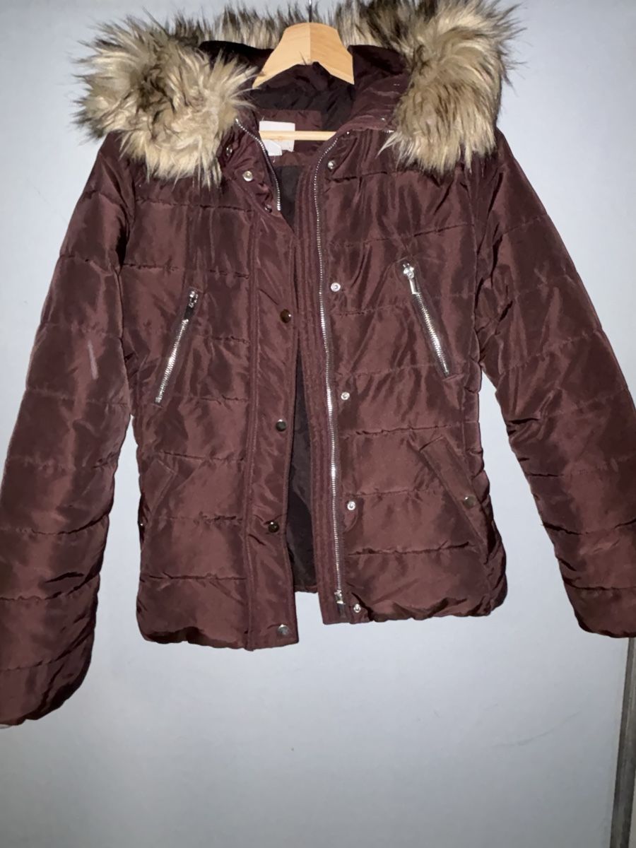 H&M Giacche: Warme Winterjacke mit Pelzkragen Gr. 38 – Nuovo (secondo la descrizione) da St. Gallen venduto da Katha95