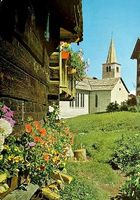 GRÄCHEN Pfarrkirche mit Walliser Haus