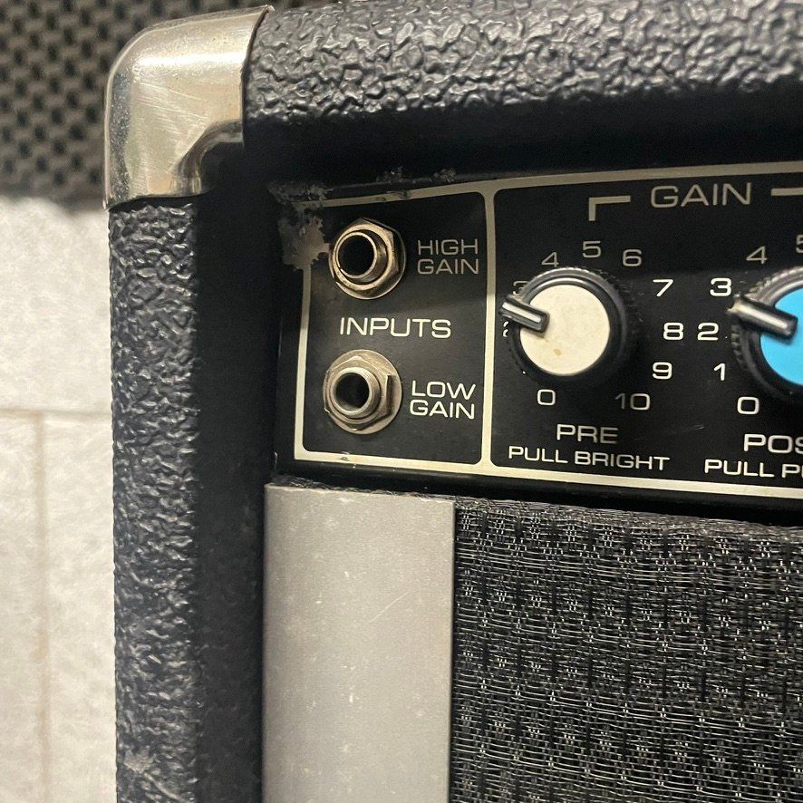 Peavey Amplificatori: Peavey Combo 300 Bassverstärker – Usato da Zürich venduto da zoopsel 2