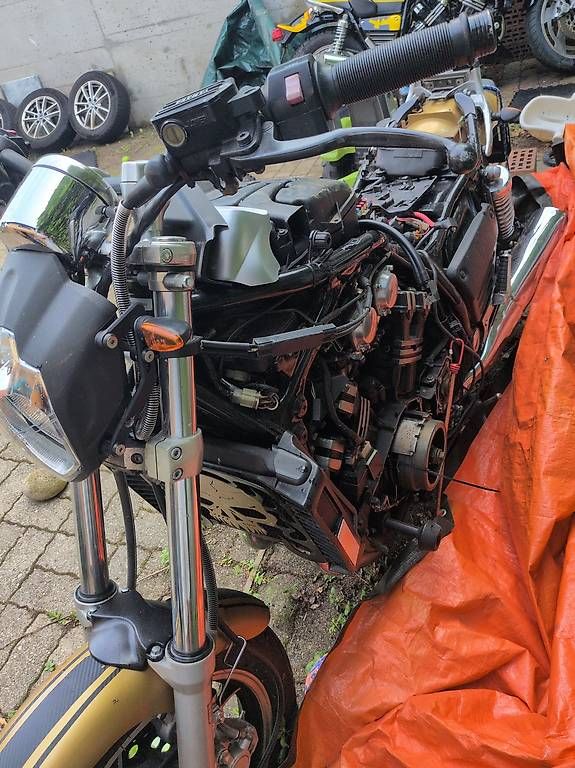 Strasse: Yamaha VMax pour Bricoleur ou pour pièces – Gebraucht aus Apples von Ian1317 2