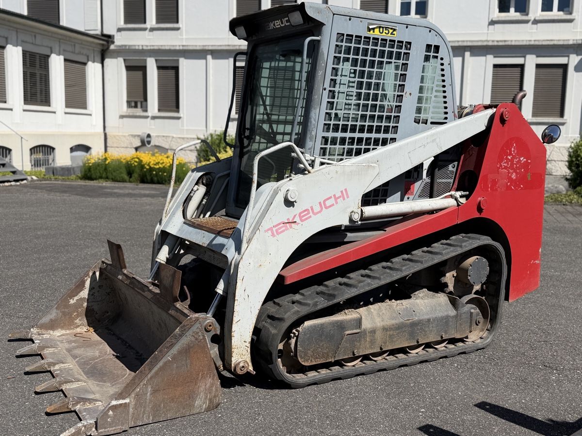 Chargeur de ferme: Chargeuse Takeuchi compacte TL 230 / 1828H heures – D'occasion à lyssach par brax2019 2