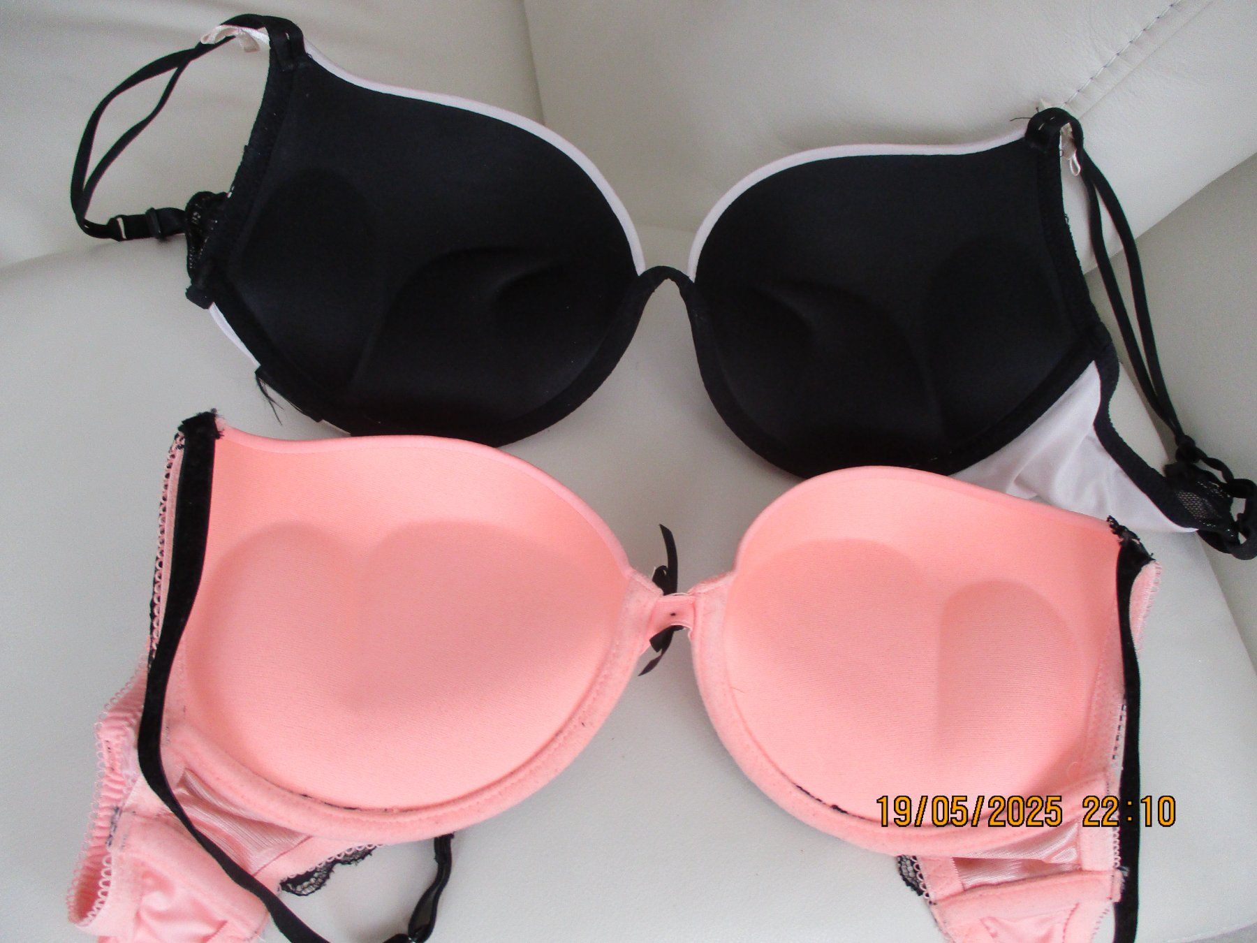 Altra biancheria intima: Neue Push up BH. 9.-- CHF pro Stk. – Nuovo (secondo la descrizione) da Zürich venduto da elena_99 1