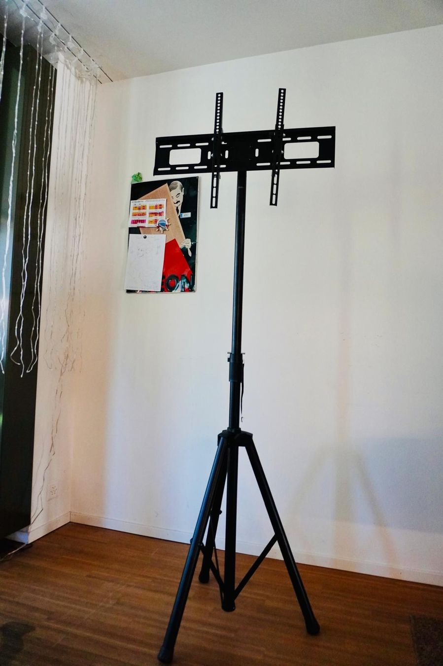 Sonstige Dekorationen & Accessoires: Support de TV trépied réglable, – Gebraucht aus Zürich von rit_y22r 1
