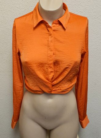 STRADIVARIUS Crop-Bluse mit Knotendetail – Gr. XS – Orange –