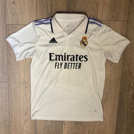 Real Madrid Trikot - Saison 2022/2023 - Grösse M Adidas