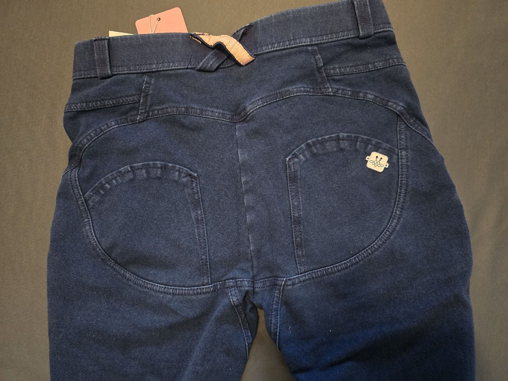 Pantalons: pantalon melody push up S – Neuf avec emballage d'origine à Estavayer-Le-Lac par zazadavidson 3