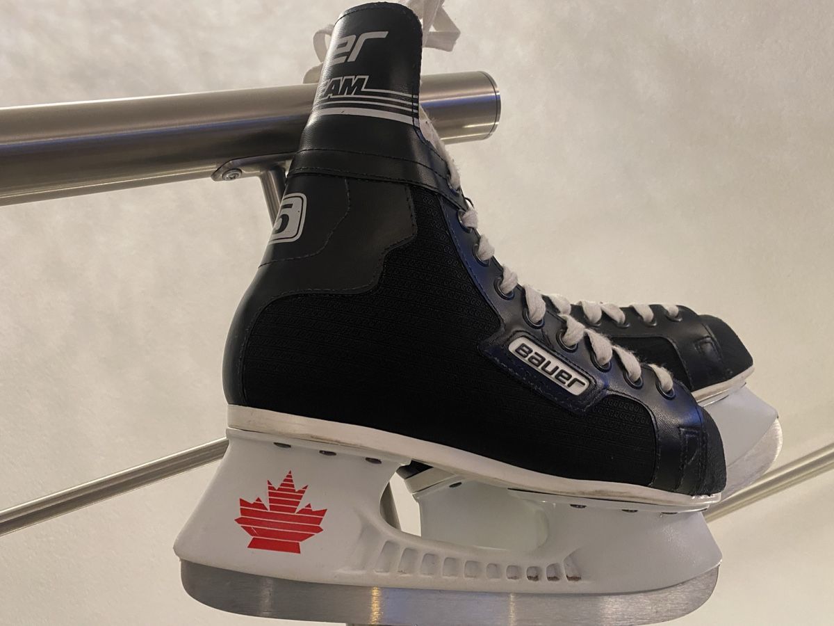 Bauer Pattini da ghiaccio: Bauer Eishockey Schlittschuhe Gr 37.5 – Usato da Birrwil venduto da Bendegriz 1