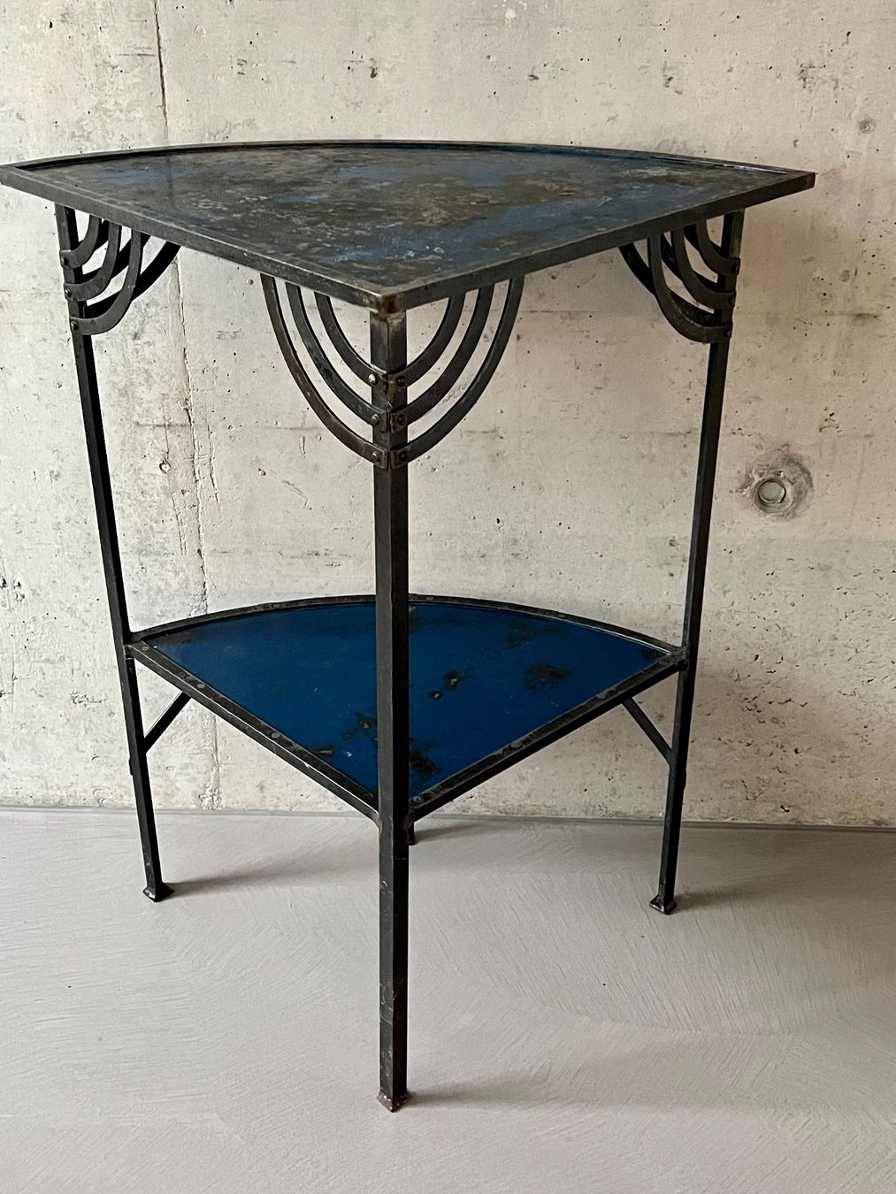 Regale: Art Deco Eisengestell /Eckgestell – Gebraucht aus Wabern von La-Vitrine 6